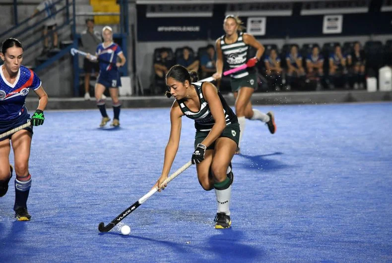Banco Mendoza sigue sumando en el Apertura de hockey sobre césped.