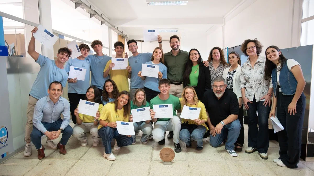 Mendoza reconoció a Mendonarte por su labor en la limpieza del Dique Potrerillos