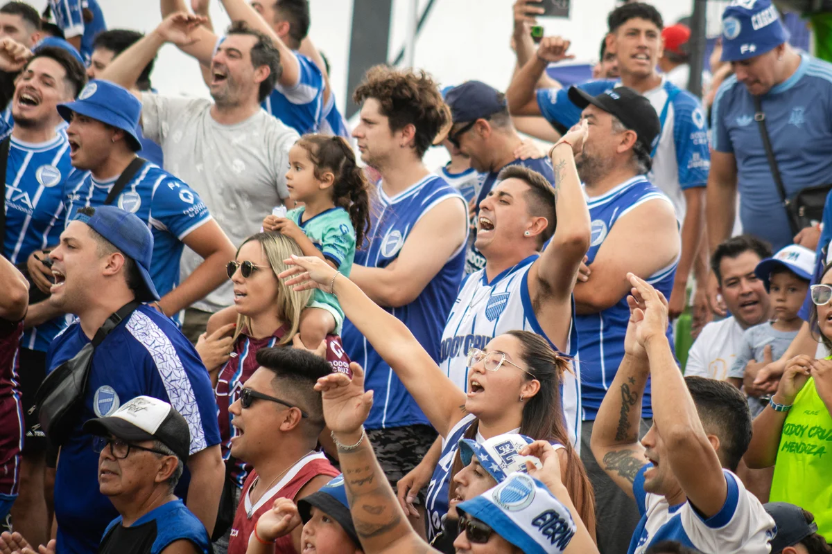 Hinchada Godoy Cruz - Tomba (15).jpg