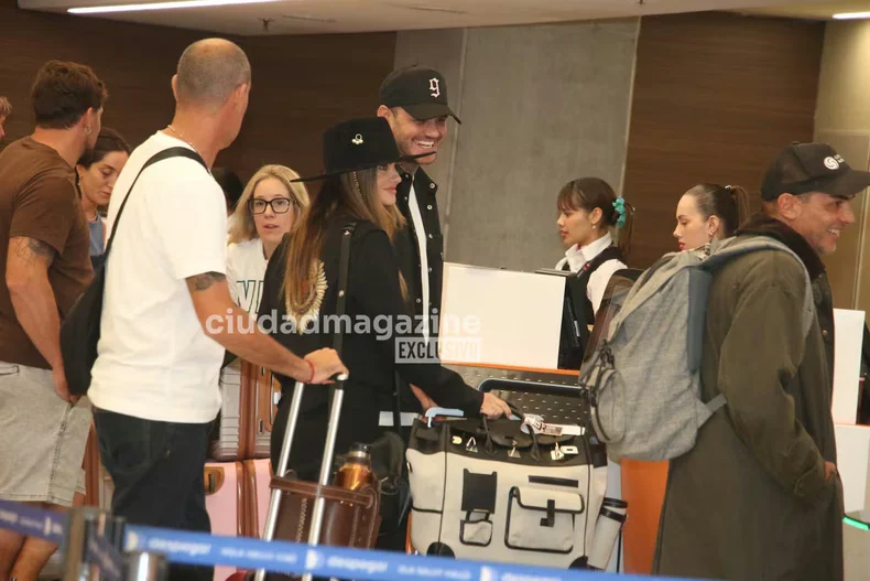 De la mano y muy enamorados, la China Su&aacute;rez y Mauro Icardi en Ezeiza