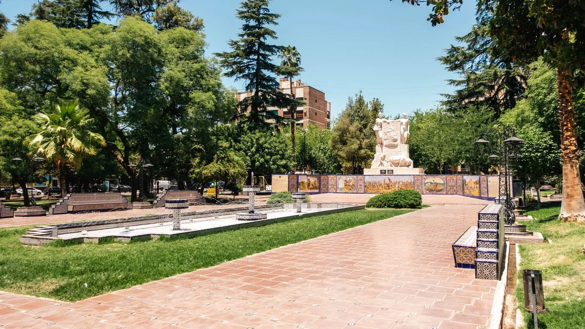 Detienen en la plaza España a un hombre denunciado por un abuso sexual a una joven cuando bajó del micro