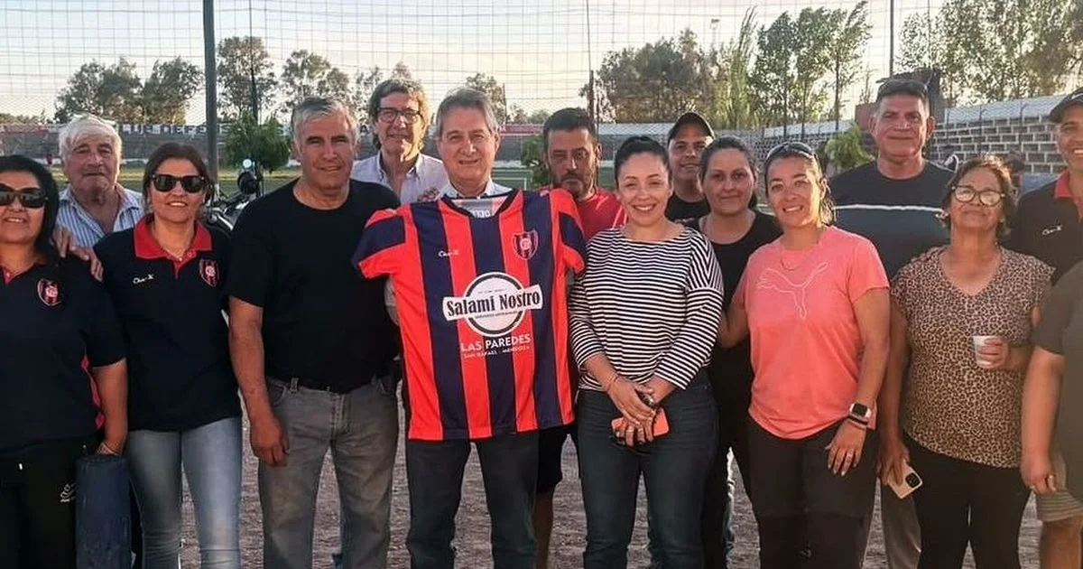 1017 Rafaek Fútbol y campaña: el intendente de San Rafael entregó una bomba de agua ...