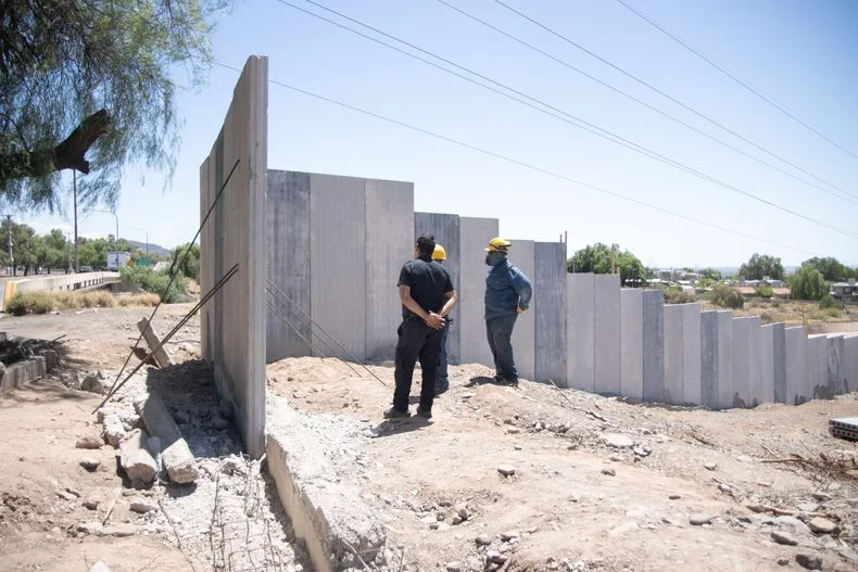 El muro de la pol&eacute;mica en la UNCuyo.