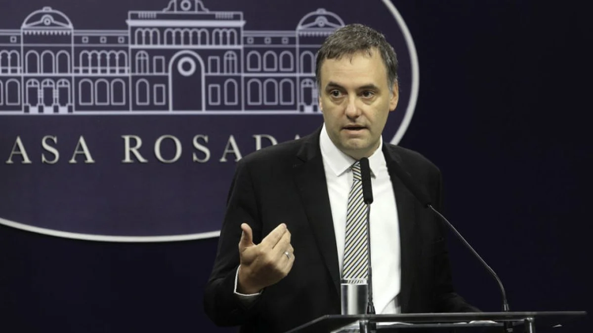 Adorni anunció la reforma migratoria: deportación exprés y cobro a extranjeros por educación y atención médica
