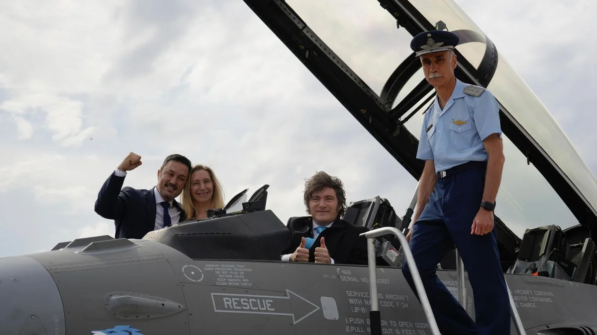 Entre el adiós y los halagos: el mensaje de Luis Petri luego de presentar los aviones F-16