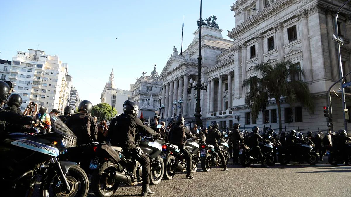 Incidentes durante la protesta de jubilados: hubo gases y represión contra los manifestantes