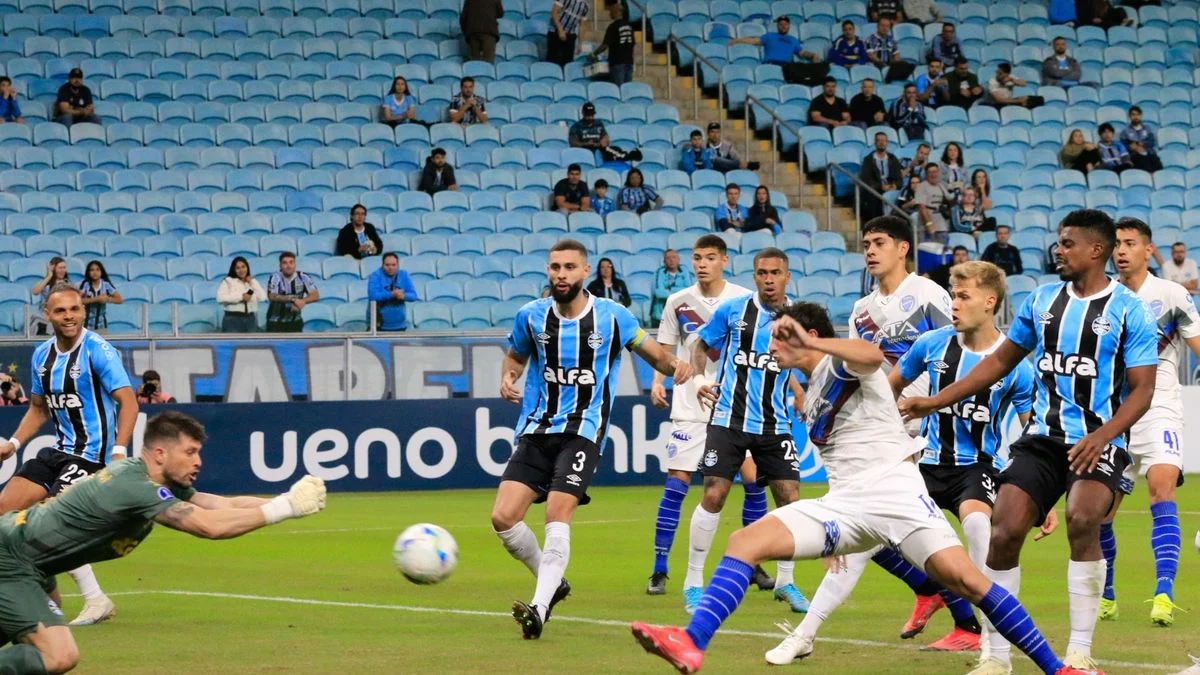 Godoy Cruz empató contra Gremio y se trajo un punto de oro de Brasil