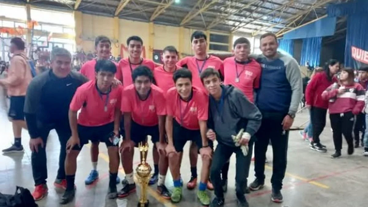 Alumnos de Malargüe piden donaciones de pelotas y conos para hacer deporte