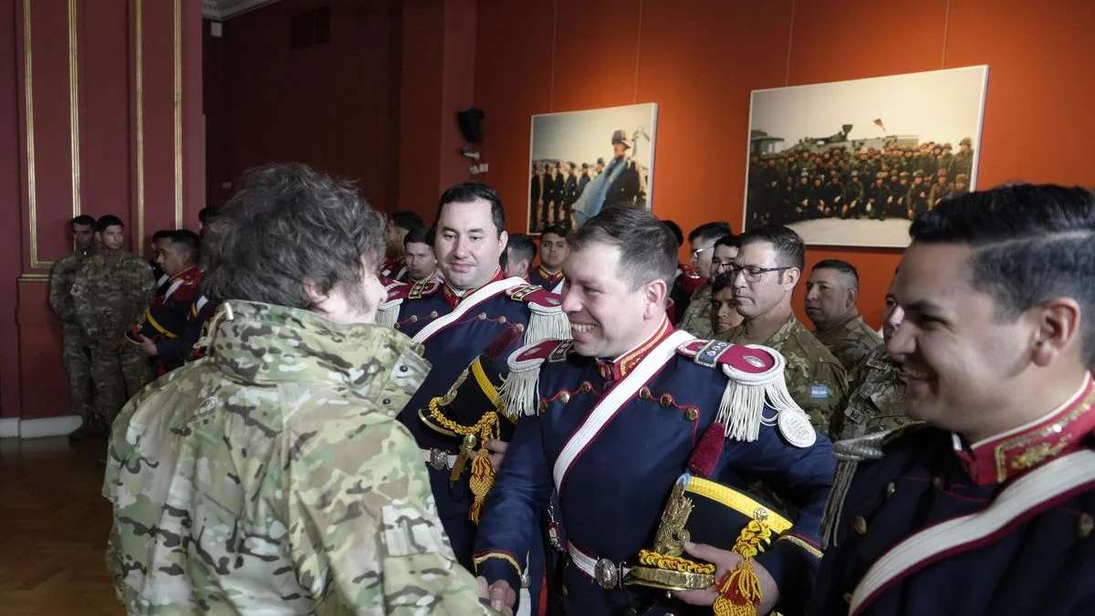 Milei almorzó con granaderos en la Casa Rosada por el aniversario de San Martín