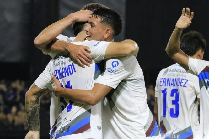 Godoy Cruz se trajo un valioso triunfo de Paraguay.