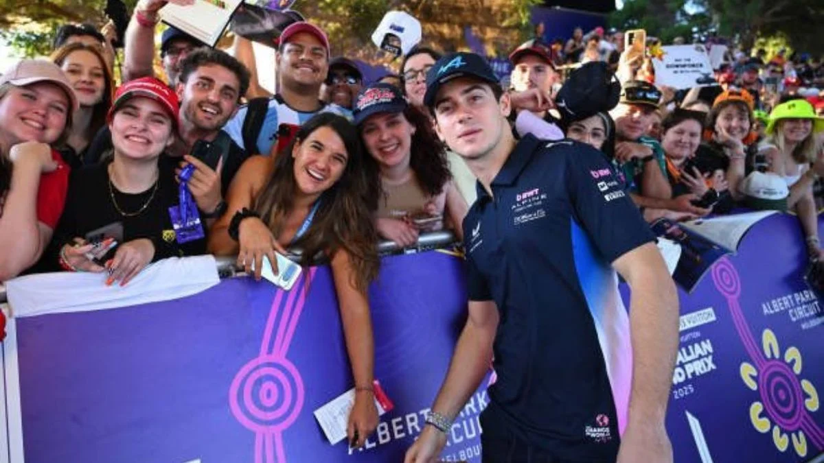 El efecto Franco Colapinto opacó a Doohan en Australia: se sacó fotos, firmó autógrafos y repartió galletas