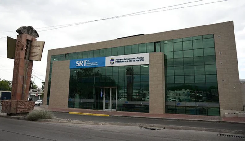 La fachada de una de las instalaciones de la SRT en Mendoza.&nbsp;