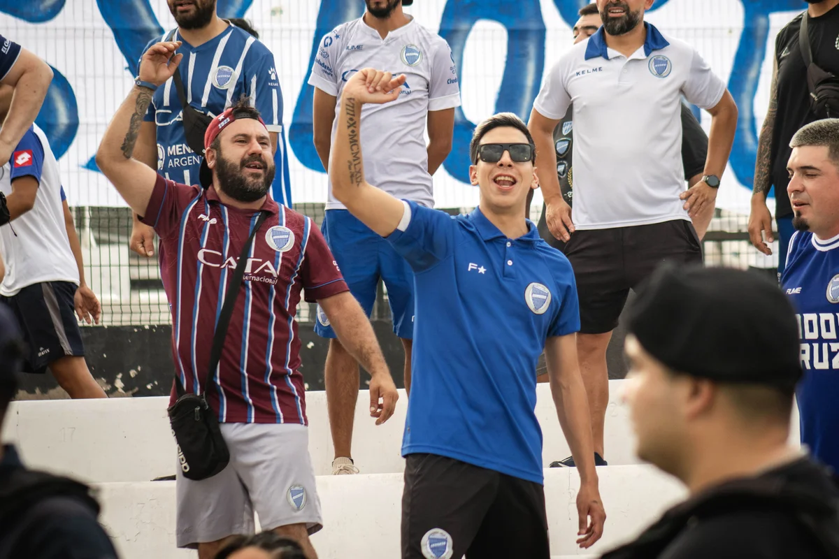 Hinchada Godoy Cruz - Tomba (16).jpg