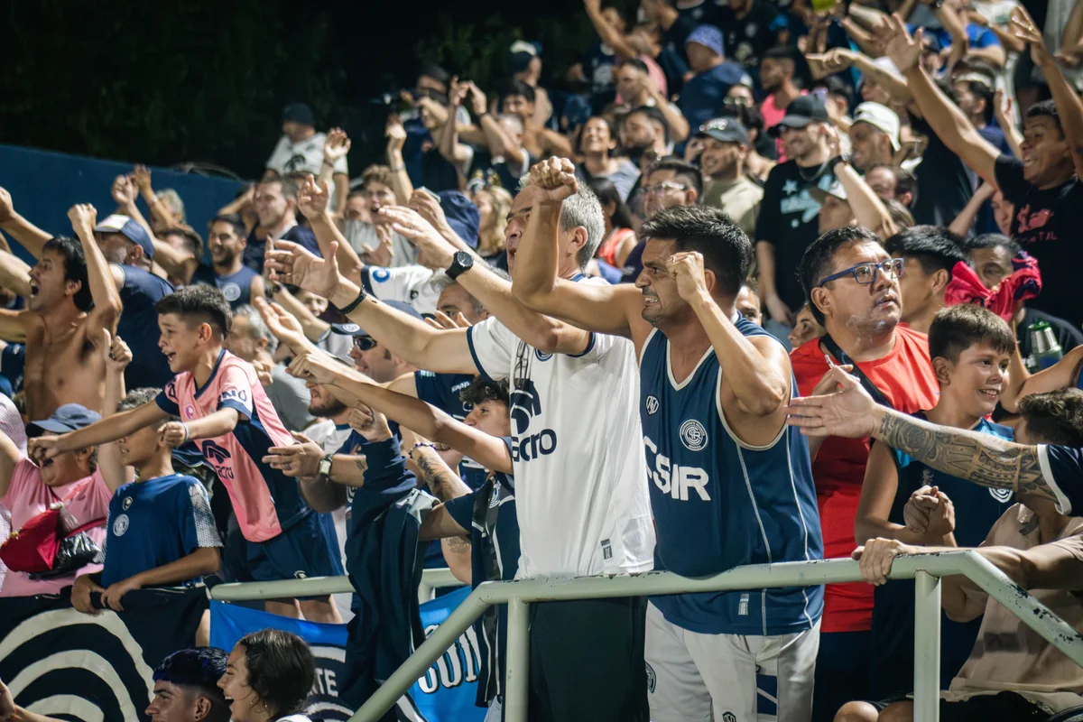 Hinchada Independiente Rivadavia - Lepra (21).jpg
