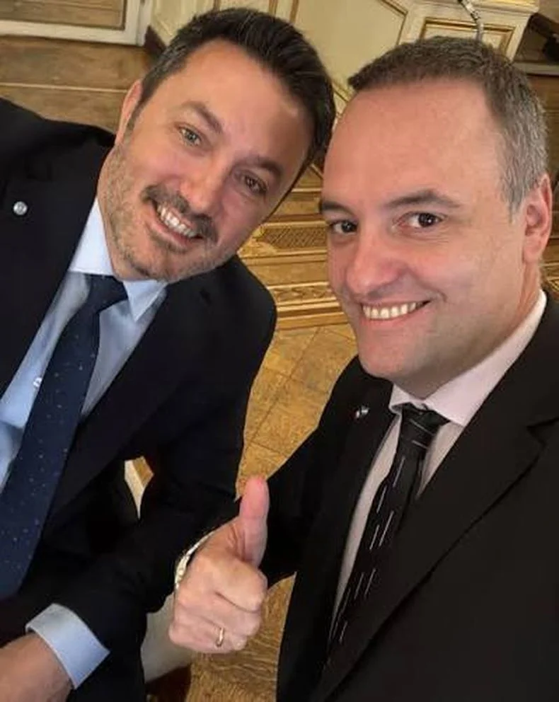 En otras &eacute;pocas, no tan lejanas, Luis Petri y Manuel Adorni posaban en modo proselitista.