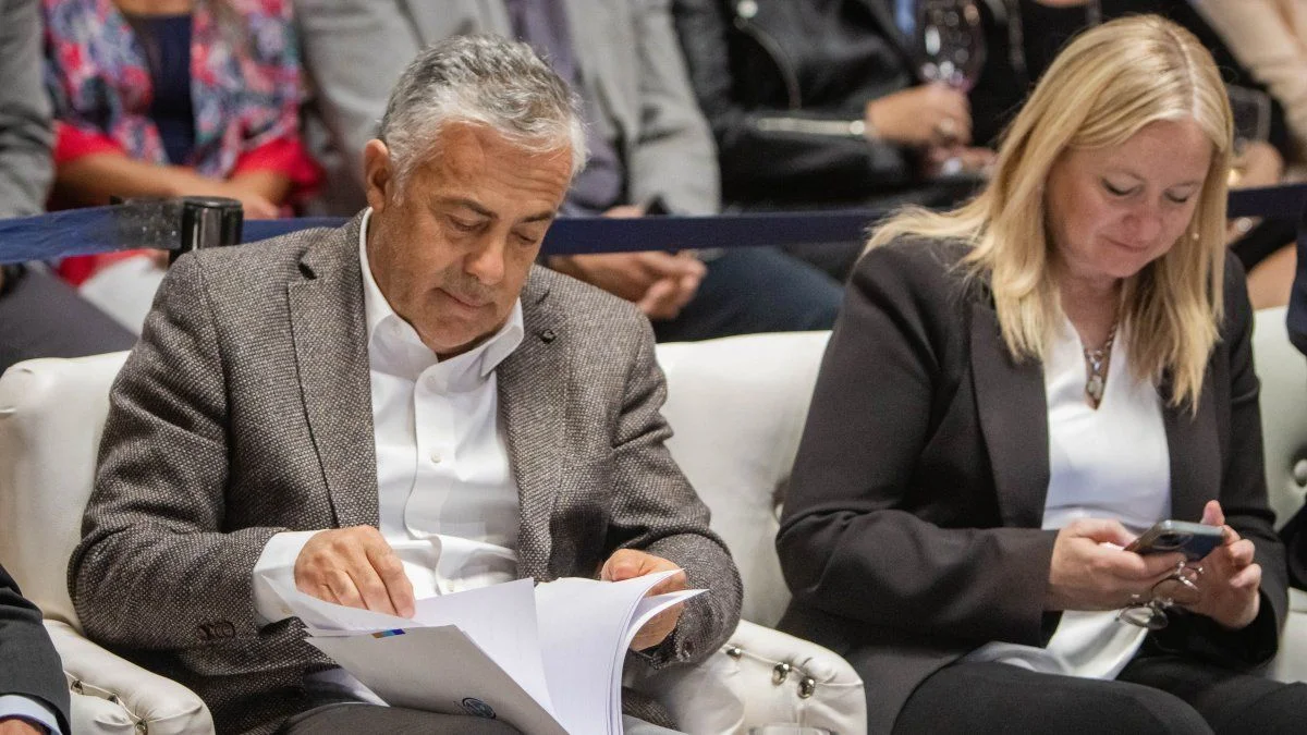 Alfredo Cornejo y Hebe Casado, mudos ante el despliegue bizarro de su socio electoral Milei en el Movistar Arena