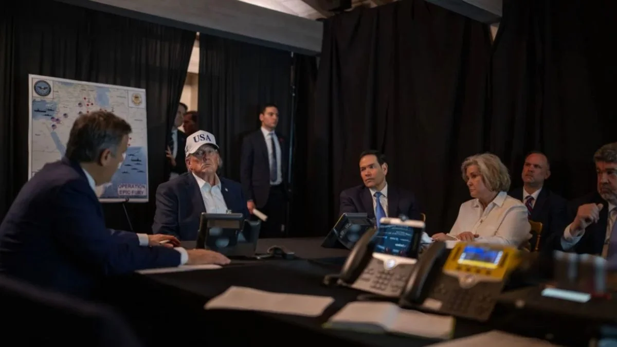Trump conduce la guerra en modo home office: montó el centro de operaciones en Mar-a-Lago