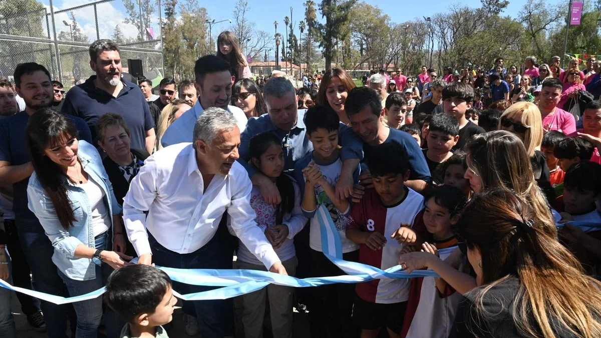 Cornejo en modo blindaje: la hiperactividad como escudo a la opaca campaña de Petri y el "Coimas Gate"