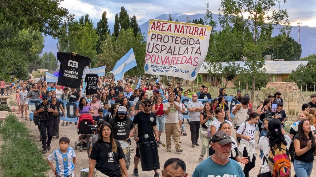 Una multitud marchó en Uspallata contra San Jorge y la megaminería tras el caravanazo en las rutas