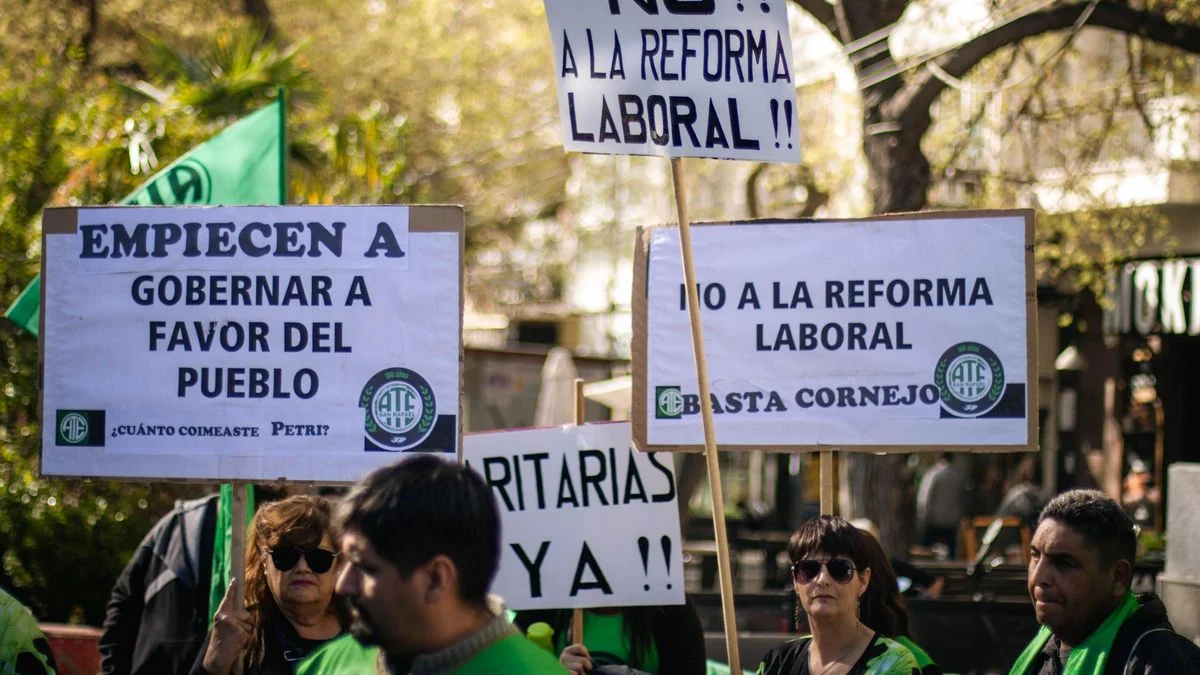 Estatales de Mendoza se plantan en las calles contra la reforma laboral: "Tenemos salarios de hambre"