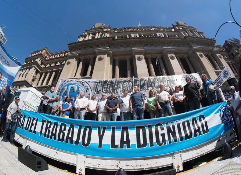 La CGT encara una ofensiva judicial contra la reforma laboral