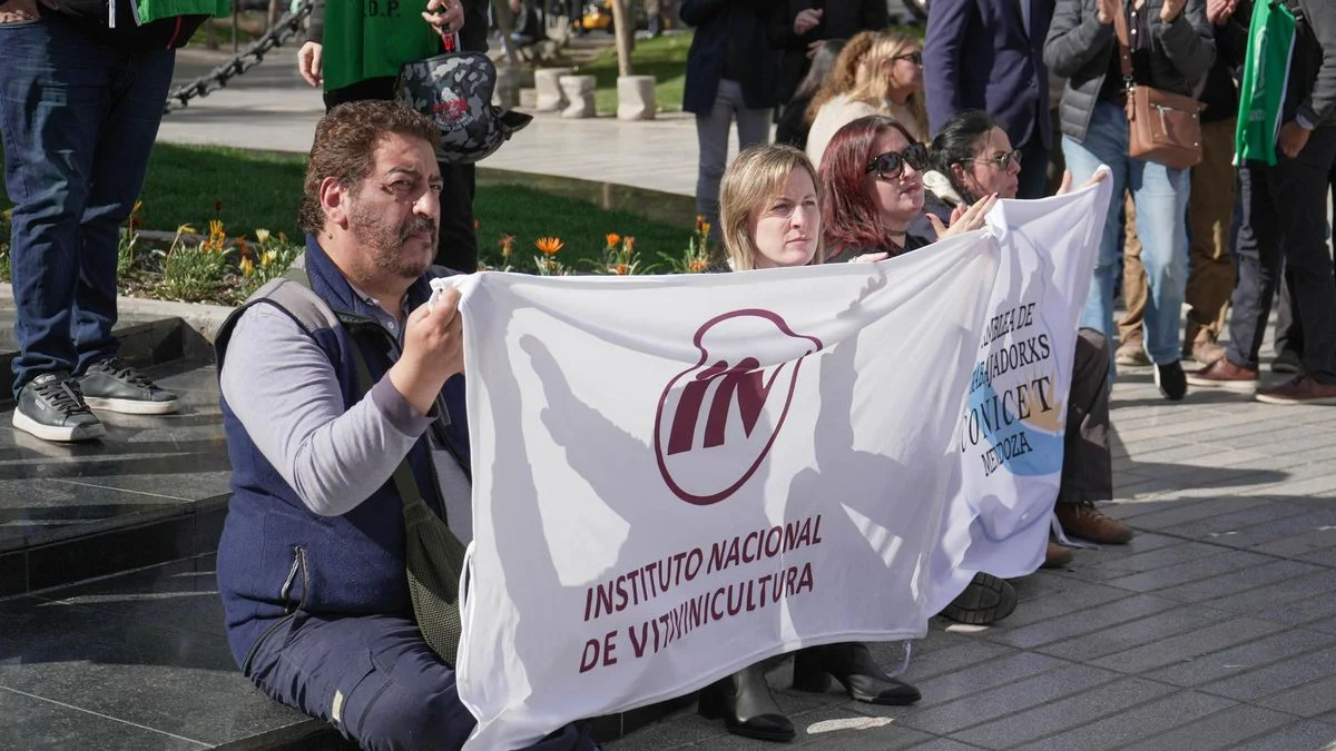 Asamblea de luto por la muerte que conmovió al INV en medio del desguace ordenado por Milei