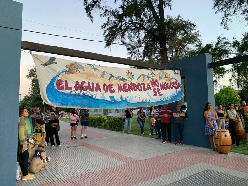 La plaza departamental de Tunuy&aacute;n reuni&oacute; a vecinos y asamble&iacute;stas que discutieron c&oacute;mo seguir con la organizaci&oacute;n de protestas.&nbsp;
