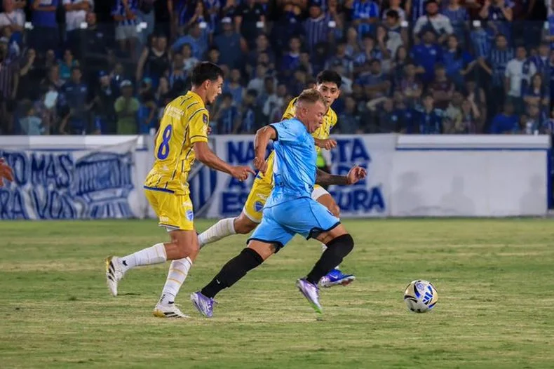 El Tomba inicio la Primera Nacional con un flojo empate.