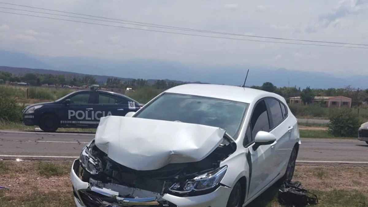Triple choque en Acceso Sur: dos conductores abandonaron la escena