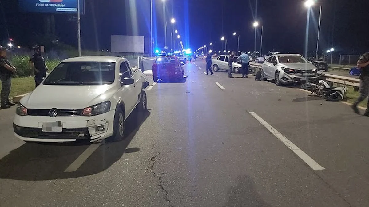 Un joven de 19 años que corría una picada en Córdoba murió tras chocar contra otros vehículos