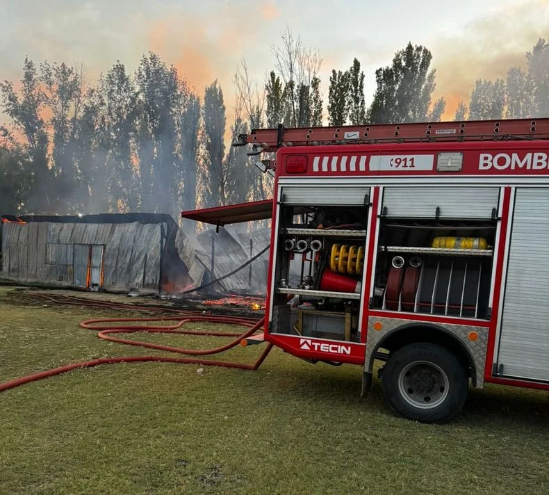 Bomberos del Cuartel Central combatieron las llamas 