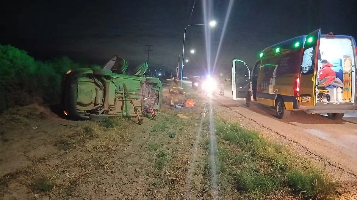 Una conductora alcoholizada volcó con su auto en Lavalle y sufrió heridas