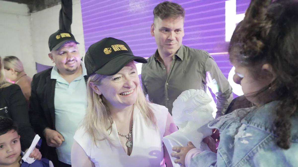 El acto libertario en Guaymallén tuvo micros, promesas de bolsones y punteros
