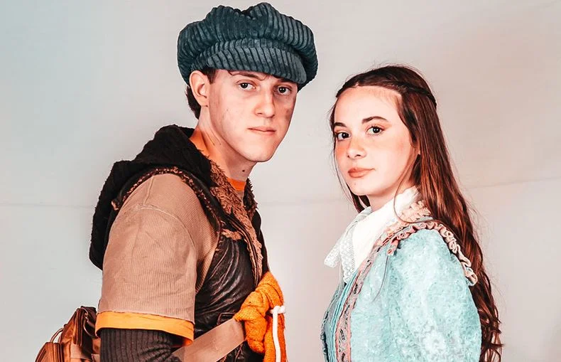 Los protagonistas del musical: Mosca (Gianfranco Dimattia) y Paulina (Allegra Fadin)