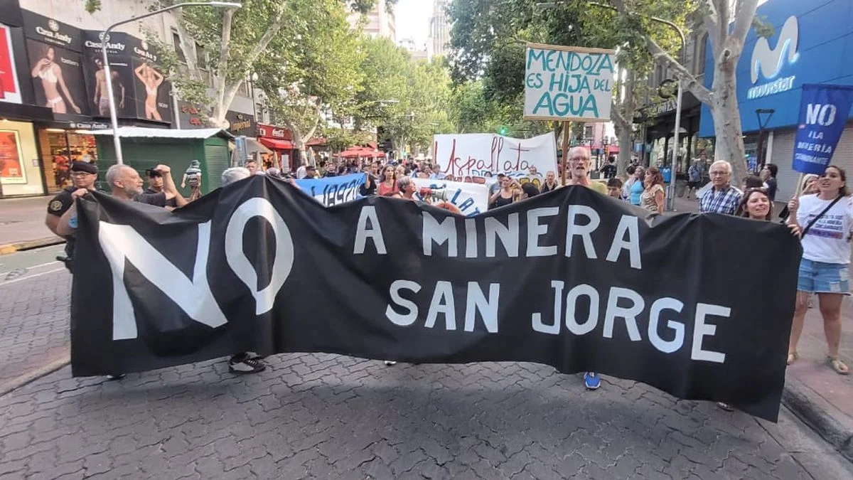 Vecinos y Asambleístas de Uspallata marcharon en Mendoza contra la minera San Jorge