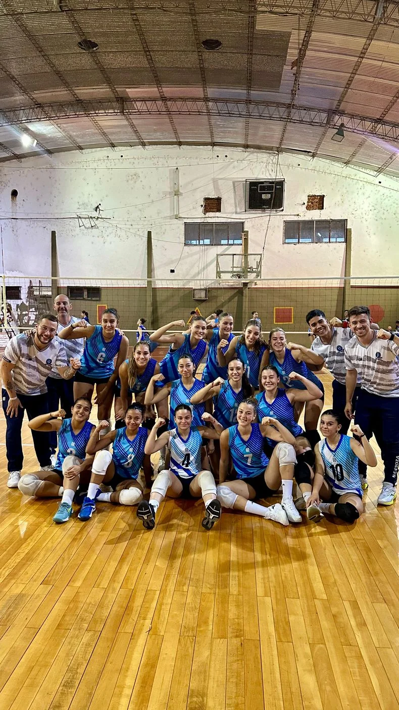 Las chicas ganaron los dos partidos en el debut de Mendoza.