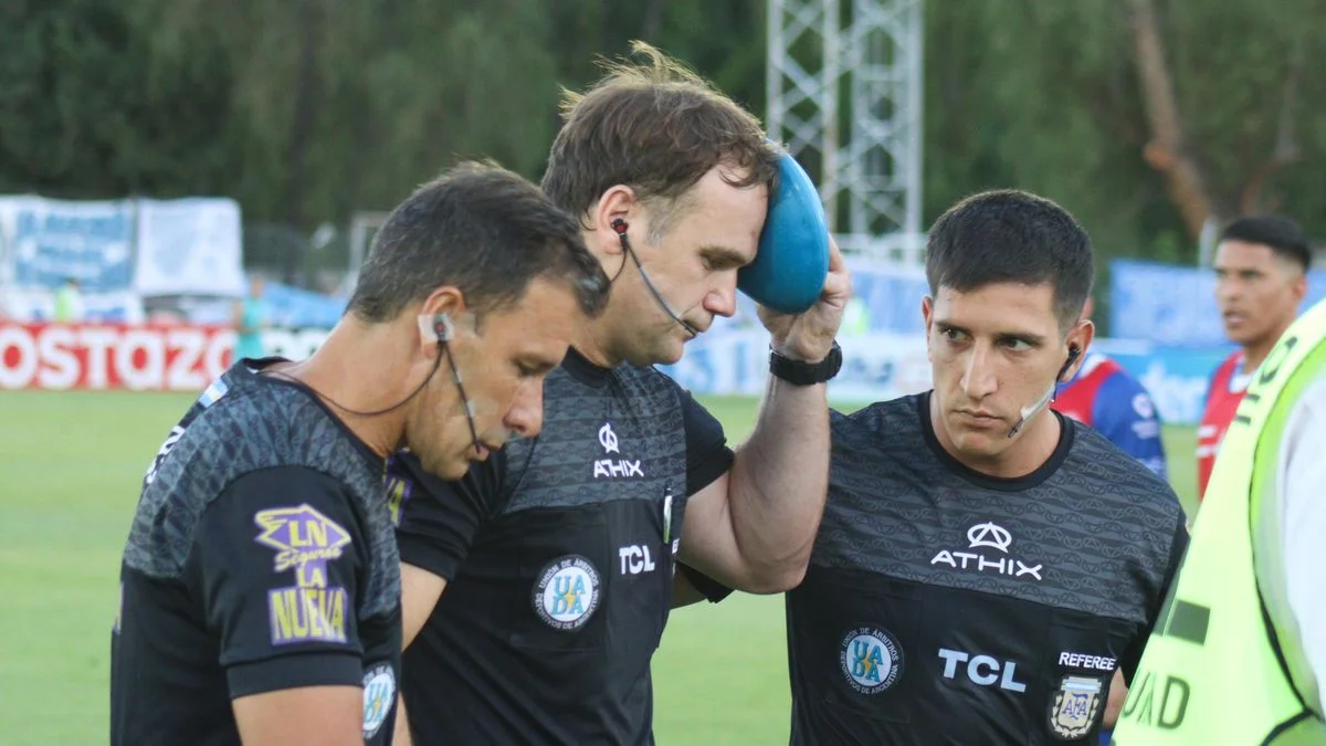 Los violentos suspendieron Godoy Cruz - Talleres de Córdoba: agredieron a un juez de línea