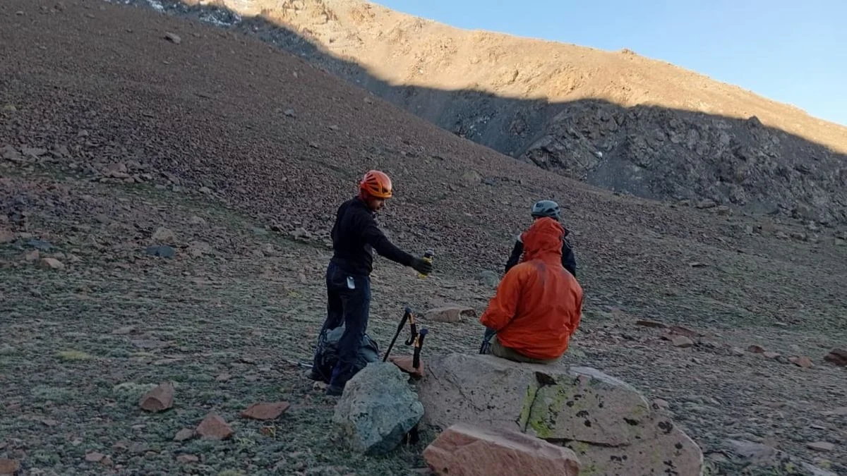 Rescataron a un andinista que se perdió en un cerro de Vallecitos