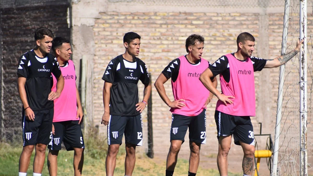 Primera Nacional: Gimnasia viajó a Chile con ausencias de peso y dos nuevos refuerzos