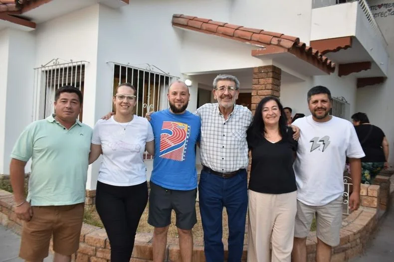 El intendente Ricardo Mansur y los candidatos a concejales.&nbsp;