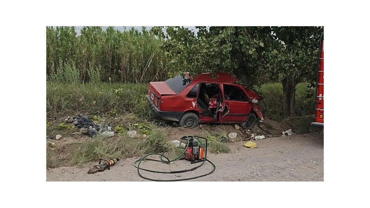 Un hombre murió tras chocar con su auto contra un árbol en Junín