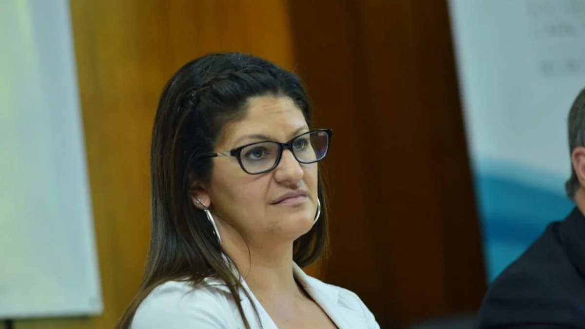 La defensora oficial acusada por su jefa ante el jury, presentó la renuncia al cargo