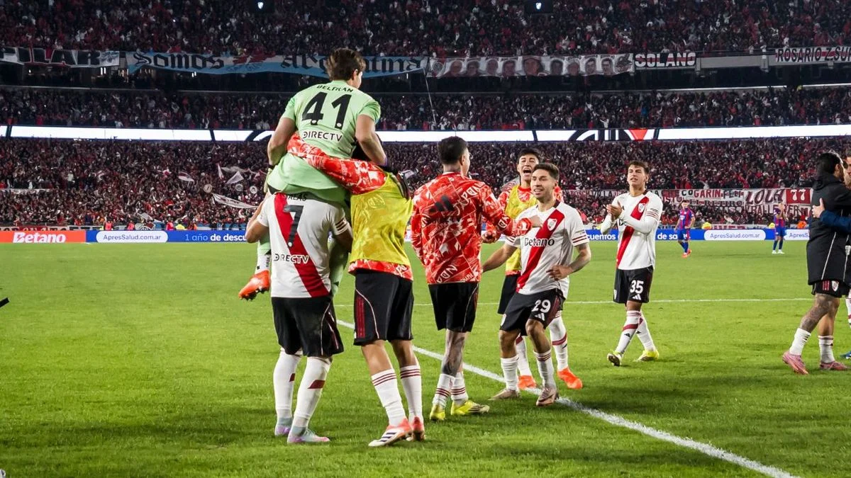 Los tres títulos que podría ganar River si se consagra en el torneo Apertura