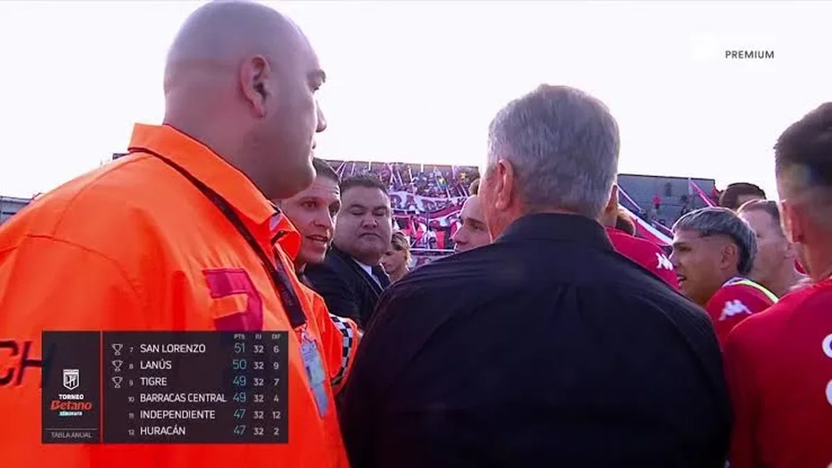 La picante amenaza de un árbitro a un DT tras el polémico empate entre Barracas Central y Huracán
