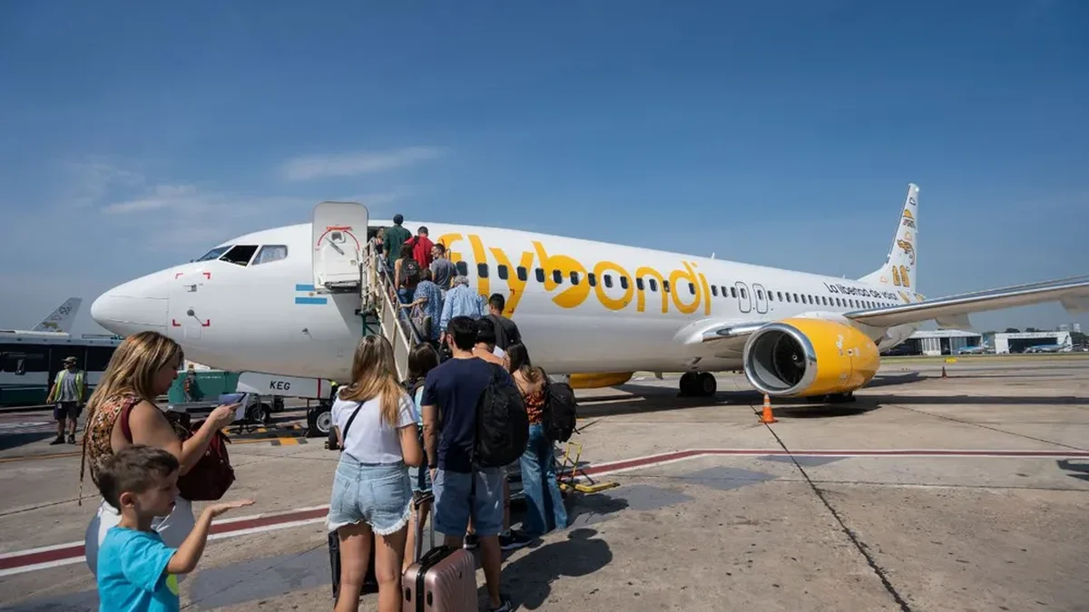 Flybondi lo hizo de nuevo: canceló 125 vuelos en cinco días y dejó varados a más de 22 mil pasajeros