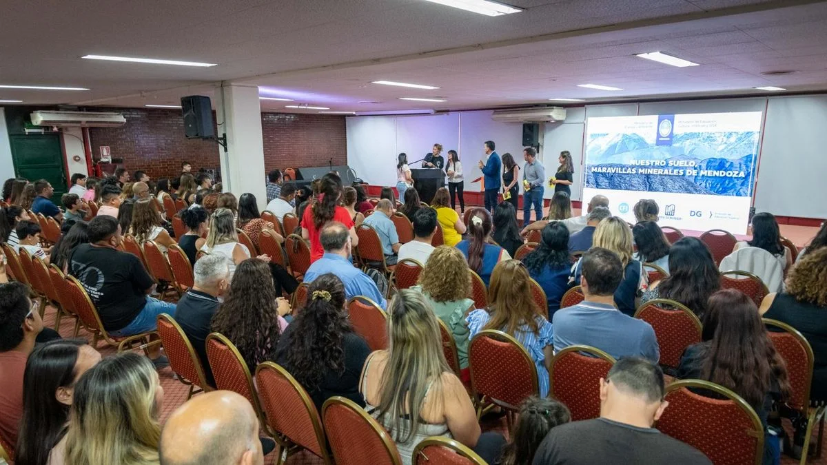 "Ya se anotaron 700 docentes", promociona el Gobierno sobre las jornadas pagas de megaminería