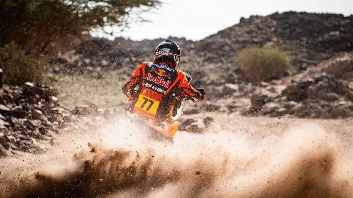Benavides resiste en el Top 10 de motos y confiesa por qué priorizó la seguridad sobre el cronómetro en Al-Ula