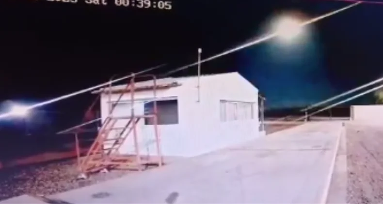 En Mendoza se vio una luz naranja de gran envergadura que ilumin&oacute;, por segundos, el cielo.&nbsp;