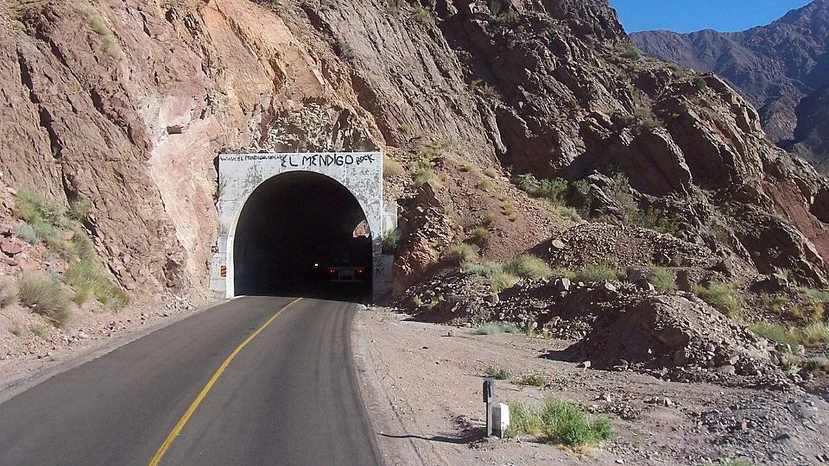 Un automovilista ebrio chocó contra un cerro cuando circulaba por la ruta 7
