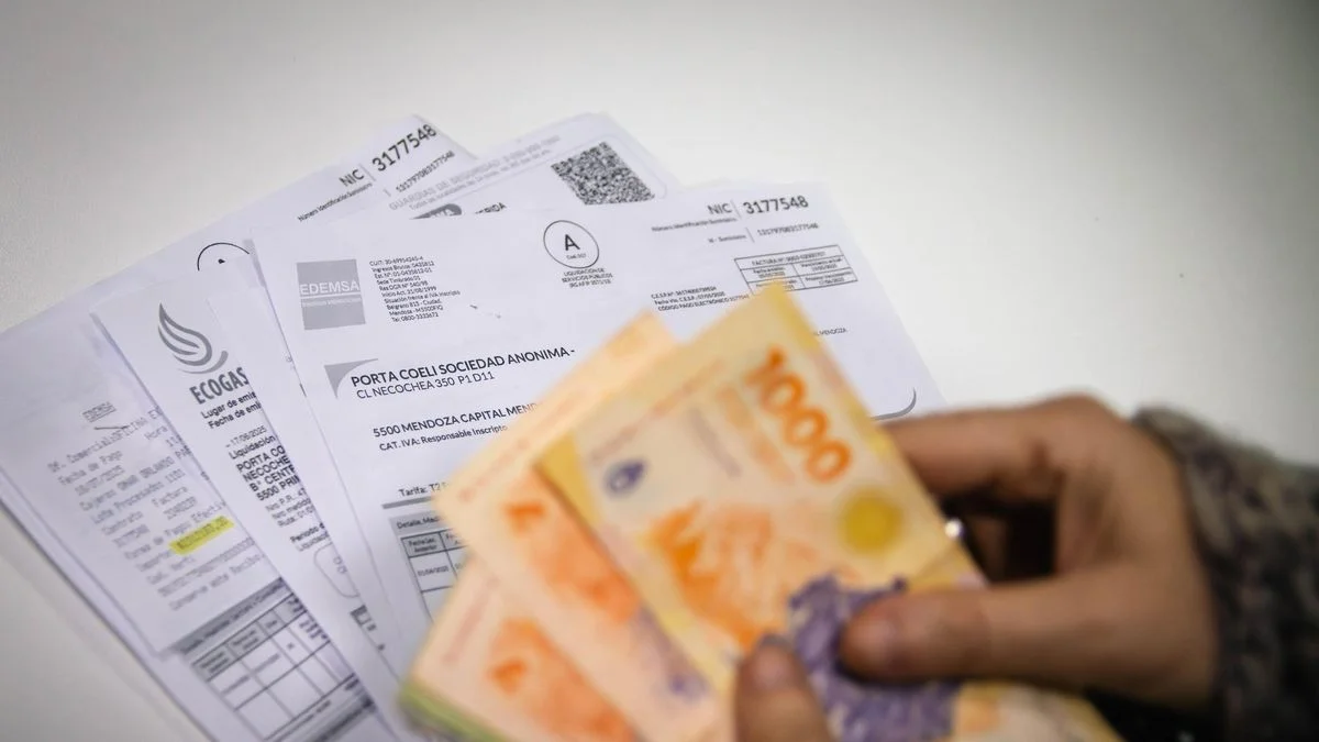 Tarifas y alquileres carcomen el presupuesto: las últimas subas y la asfixia a los salarios en Mendoza